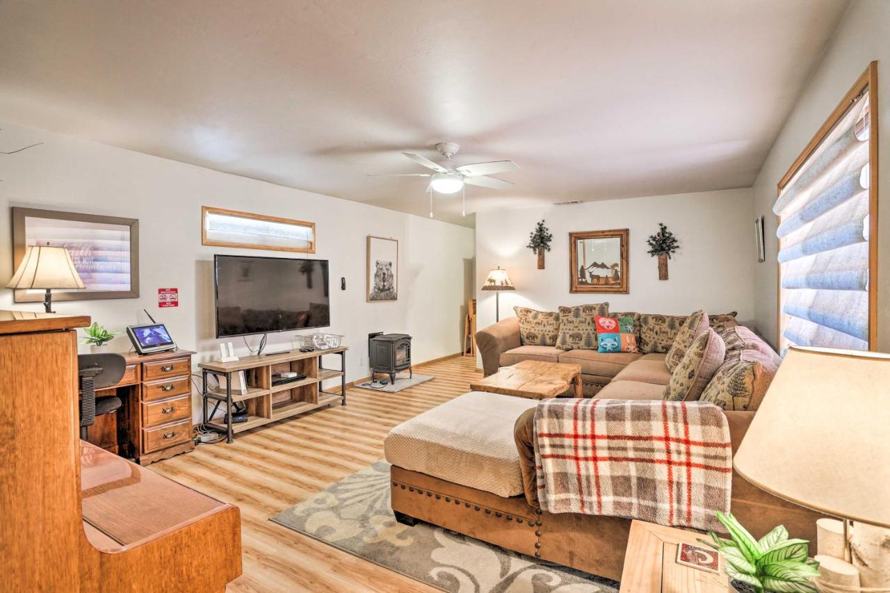 Big Bear Cabin With Deck And Hot Tub, Near Resorts! بيغ بير لاكي، سان بيرناردينو، كاليفورنيا المظهر الخارجي الصورة