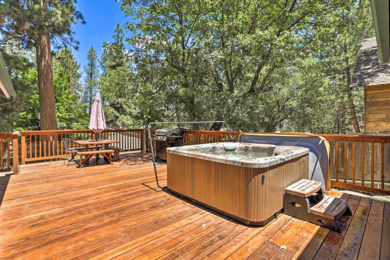 Big Bear Cabin With Deck And Hot Tub, Near Resorts! بيغ بير لاكي، سان بيرناردينو، كاليفورنيا المظهر الخارجي الصورة
